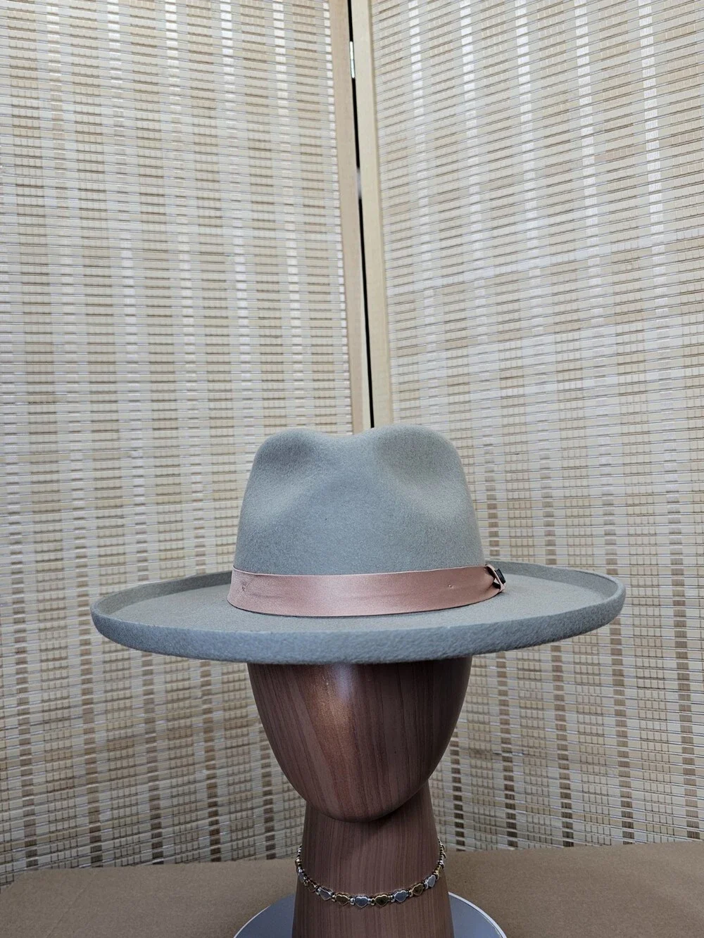 Brixton Victoria Felt Fedora Wool Timberwolf Rose Gold Satin Size S NWT